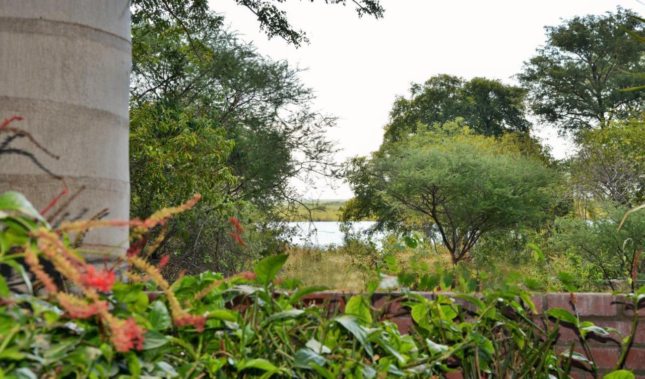 Kasane Self Catering Hotel Buitenkant foto